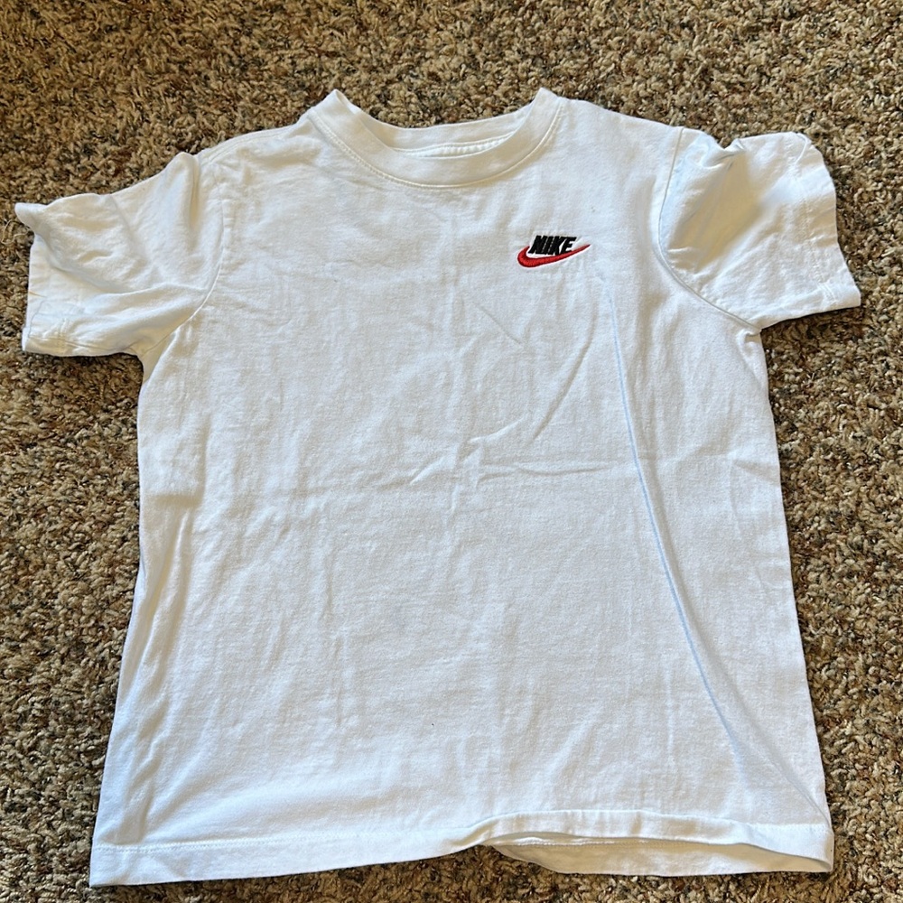 Nike White Short Sleeve Tee Classic Design